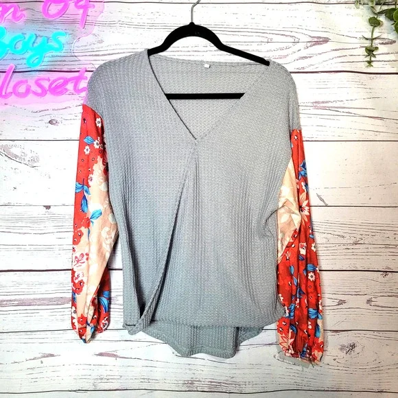 Boutique Gray Floral Sleeve Boho Waffle Knit V-Neck Pullover Sweater Woman Small - Picture 1 of 6